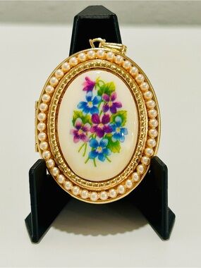 AVON Sweet Violets Locket Pendant Faux Porcelain Pearl Accents Goldtone Vintage